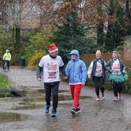 07.12.2025 - St. Pauli X-Mass-Run No. 15 Michael Burmester http://msf.ph/oto/9405680 07.12.2025 11:15:26 Laufen 4831, 4827, 4826 meine-sportfotos.de