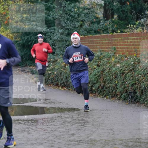 07.12.2025 - St. Pauli X-Mass-Run No. 15 Michael Burmester http://msf.ph/oto/9405874 07.12.2025 11:19:44 Laufen 307, 3139 meine-sportfotos.de
