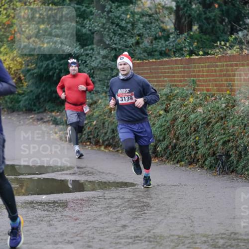 07.12.2025 - St. Pauli X-Mass-Run No. 15 Michael Burmester http://msf.ph/oto/9405875 07.12.2025 11:19:45 Laufen 307, 3139 meine-sportfotos.de