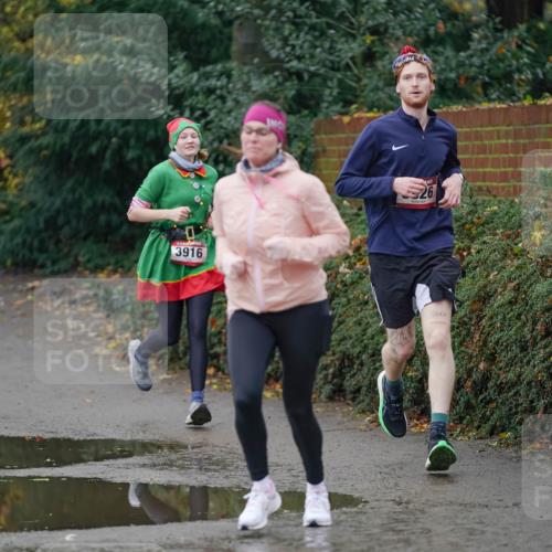 07.12.2025 - St. Pauli X-Mass-Run No. 15 Michael Burmester http://msf.ph/oto/9406034 07.12.2025 11:20:44 Laufen 3916, 26, 36 meine-sportfotos.de