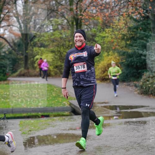 07.12.2025 - St. Pauli X-Mass-Run No. 15 Michael Burmester http://msf.ph/oto/9406085 07.12.2025 11:21:05 Laufen 15, 3578, 3575, 756 meine-sportfotos.de