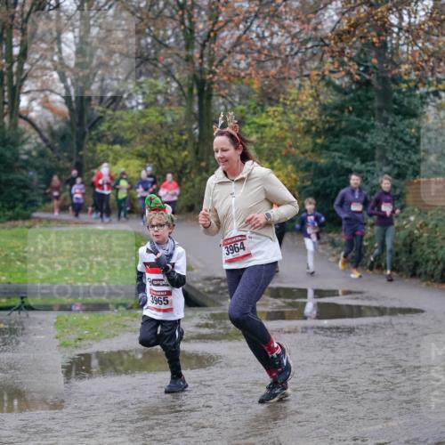 07.12.2025 - St. Pauli X-Mass-Run No. 15 Michael Burmester http://msf.ph/oto/9406205 07.12.2025 11:21:39 Laufen 3965, 3964 meine-sportfotos.de