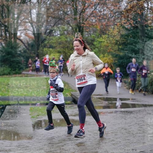07.12.2025 - St. Pauli X-Mass-Run No. 15 Michael Burmester http://msf.ph/oto/9406206 07.12.2025 11:21:39 Laufen 3964, 965 meine-sportfotos.de