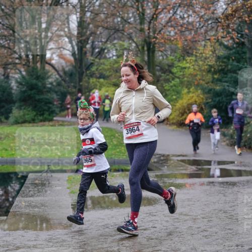 07.12.2025 - St. Pauli X-Mass-Run No. 15 Michael Burmester http://msf.ph/oto/9406207 07.12.2025 11:21:39 Laufen 3965, 3964 meine-sportfotos.de