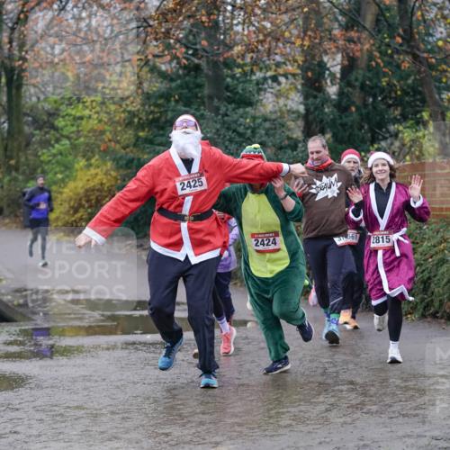 07.12.2025 - St. Pauli X-Mass-Run No. 15 Michael Burmester http://msf.ph/oto/9406238 07.12.2025 11:21:53 Laufen 2425, 2424, 31561, 2815 meine-sportfotos.de