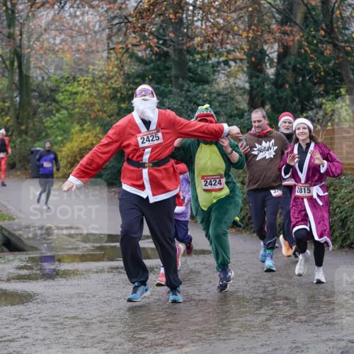 07.12.2025 - St. Pauli X-Mass-Run No. 15 Michael Burmester http://msf.ph/oto/9406239 07.12.2025 11:21:53 Laufen 2425, 2424, 31, 2815 meine-sportfotos.de