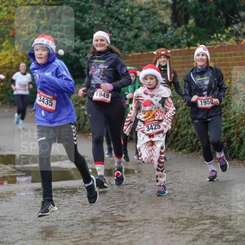 07.12.2025 - St. Pauli X-Mass-Run No. 15 Michael Burmester http://msf.ph/oto/9406286 07.12.2025 11:22:08 Laufen 3435, 1949, 3425, 1950 meine-sportfotos.de