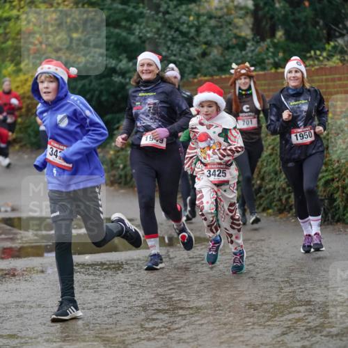 07.12.2025 - St. Pauli X-Mass-Run No. 15 Michael Burmester http://msf.ph/oto/9406287 07.12.2025 11:22:08 Laufen 342, 1949, 3425, 701, 1950 meine-sportfotos.de