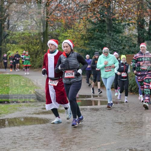 07.12.2025 - St. Pauli X-Mass-Run No. 15 Michael Burmester http://msf.ph/oto/9406338 07.12.2025 11:22:22 Laufen 3530, 3529, 3434, 3922, 3423 meine-sportfotos.de