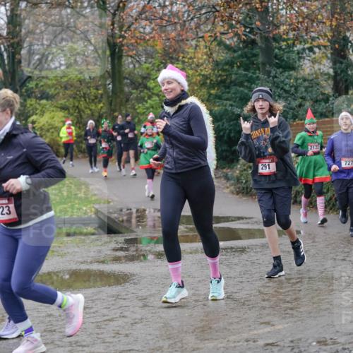 07.12.2025 - St. Pauli X-Mass-Run No. 15 Michael Burmester http://msf.ph/oto/9406356 07.12.2025 11:22:26 Laufen 3923, 291, 2122, 727 meine-sportfotos.de