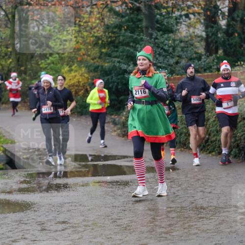 07.12.2025 - St. Pauli X-Mass-Run No. 15 Michael Burmester http://msf.ph/oto/9406385 07.12.2025 11:22:33 Laufen 2416, 17, 2116, 01, 5002 meine-sportfotos.de