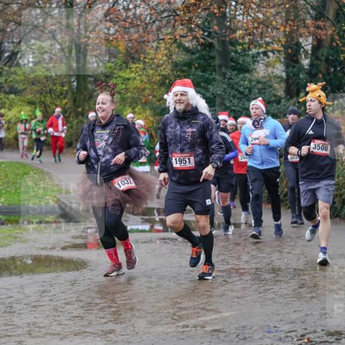 07.12.2025 - St. Pauli X-Mass-Run No. 15 Michael Burmester http://msf.ph/oto/9406493 07.12.2025 11:22:46 Laufen 1032, 1951, 266, 204, 302, 3508 meine-sportfotos.de
