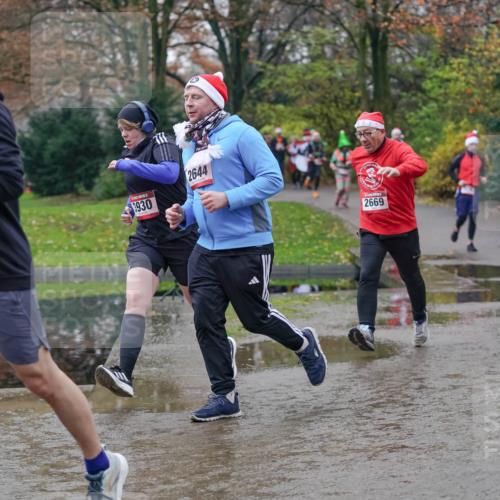 07.12.2025 - St. Pauli X-Mass-Run No. 15 Michael Burmester http://msf.ph/oto/9406513 07.12.2025 11:22:48 Laufen 3930, 2644, 2669, 3028 meine-sportfotos.de