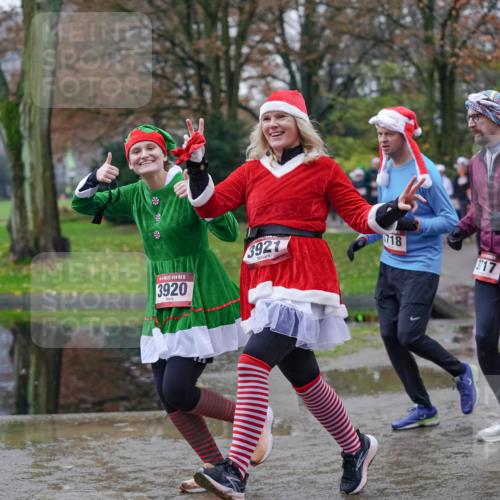 07.12.2025 - St. Pauli X-Mass-Run No. 15 Michael Burmester http://msf.ph/oto/9406569 07.12.2025 11:22:54 Laufen 3920, 3921, 718, 3717 meine-sportfotos.de