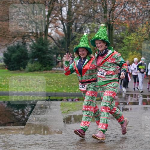 07.12.2025 - St. Pauli X-Mass-Run No. 15 Michael Burmester http://msf.ph/oto/9406611 07.12.2025 11:23:00 Laufen 2382, 2385 meine-sportfotos.de