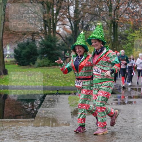 07.12.2025 - St. Pauli X-Mass-Run No. 15 Michael Burmester http://msf.ph/oto/9406613 07.12.2025 11:23:00 Laufen 2382, 2385 meine-sportfotos.de