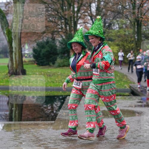 07.12.2025 - St. Pauli X-Mass-Run No. 15 Michael Burmester http://msf.ph/oto/9406617 07.12.2025 11:23:00 Laufen 2382, 385 meine-sportfotos.de