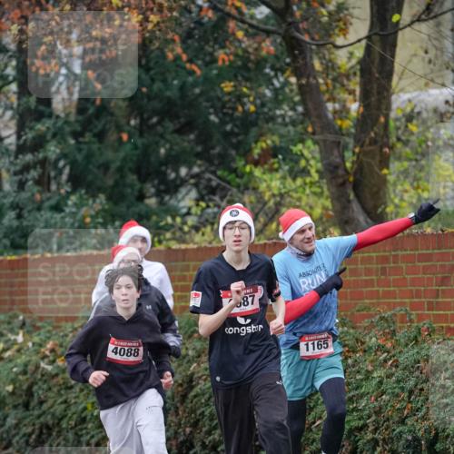 07.12.2025 - St. Pauli X-Mass-Run No. 15 Michael Burmester http://msf.ph/oto/9406882 07.12.2025 09:39:53 Laufen 4088, 87, 1165 meine-sportfotos.de