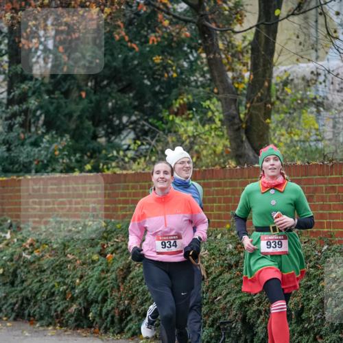 07.12.2025 - St. Pauli X-Mass-Run No. 15 Michael Burmester http://msf.ph/oto/9407062 07.12.2025 09:40:44 Laufen 934, 939 meine-sportfotos.de