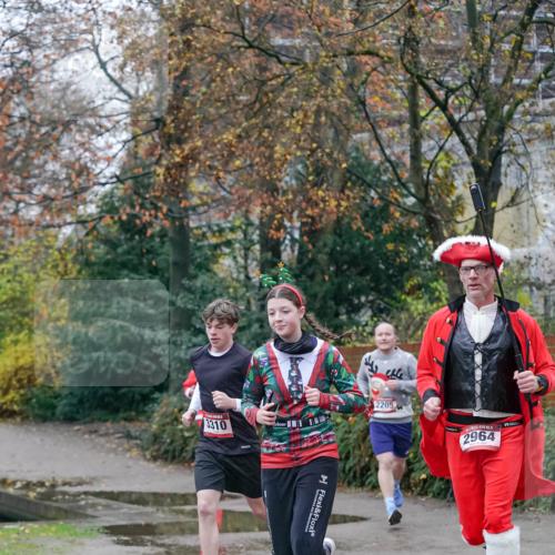 07.12.2025 - St. Pauli X-Mass-Run No. 15 Michael Burmester http://msf.ph/oto/9407152 07.12.2025 09:40:58 Laufen 3310, 3, 2205, 2964 meine-sportfotos.de