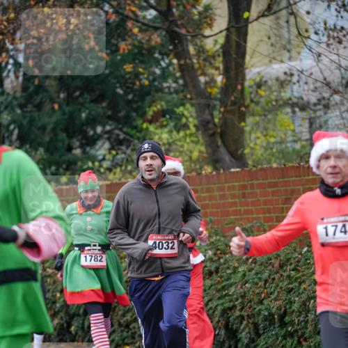 07.12.2025 - St. Pauli X-Mass-Run No. 15 Michael Burmester http://msf.ph/oto/9407204 07.12.2025 09:41:09 Laufen 1782, 15, 4032, 174 meine-sportfotos.de