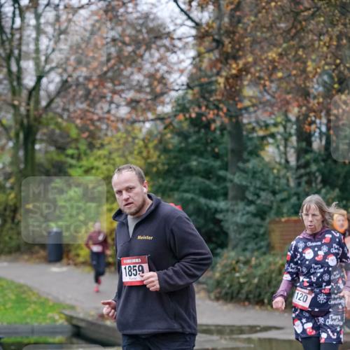 07.12.2025 - St. Pauli X-Mass-Run No. 15 Michael Burmester http://msf.ph/oto/9407248 07.12.2025 09:41:15 Laufen 5, 1859, 120 meine-sportfotos.de