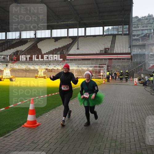 07.12.2025 - St. Pauli X-Mass-Run No. 15 Fabian Wolf http://msf.ph/oto/9407408 07.12.2025 11:05:17 Ziel 200, 201, 434, 889, 1152, 1492, 1600, 1630 meine-sportfotos.de
