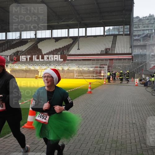 07.12.2025 - St. Pauli X-Mass-Run No. 15 Fabian Wolf http://msf.ph/oto/9407423 07.12.2025 11:05:18 Ziel 200, 201, 434, 889, 1152, 1492, 1600, 1630 meine-sportfotos.de