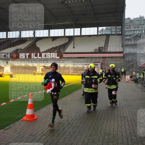 07.12.2025 - St. Pauli X-Mass-Run No. 15 Fabian Wolf http://msf.ph/oto/9407442 07.12.2025 11:05:26 Ziel 434, 1311, 1492, 1600, 1630 meine-sportfotos.de