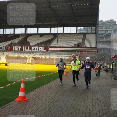 07.12.2025 - St. Pauli X-Mass-Run No. 15 Fabian Wolf http://msf.ph/oto/9407504 07.12.2025 11:05:36 Ziel 199, 434, 831, 1046, 1049, 1311, 1600, 1840, 1841, 2006, 2884 meine-sportfotos.de