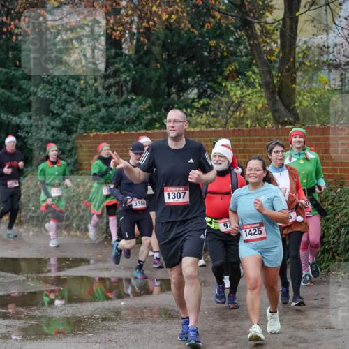07.12.2025 - St. Pauli X-Mass-Run No. 15 Michael Burmester http://msf.ph/oto/9407519 07.12.2025 09:42:01 Laufen 3580, 1307, 97, 1425 meine-sportfotos.de