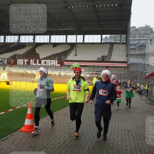 07.12.2025 - St. Pauli X-Mass-Run No. 15 Fabian Wolf http://msf.ph/oto/9407523 07.12.2025 11:05:38 Ziel 199, 831, 1046, 1049, 1311, 1840, 1841, 2006, 2884 meine-sportfotos.de