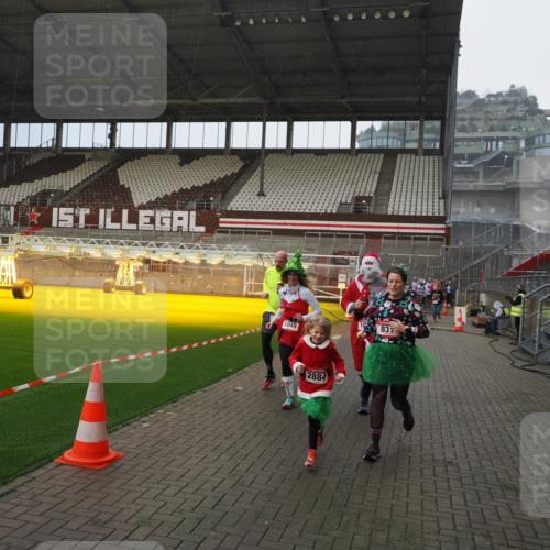 07.12.2025 - St. Pauli X-Mass-Run No. 15 Fabian Wolf http://msf.ph/oto/9407535 07.12.2025 11:05:39 Ziel 199, 831, 1046, 1049, 1196, 1311, 1840, 1841, 2006, 2254, 2884 meine-sportfotos.de