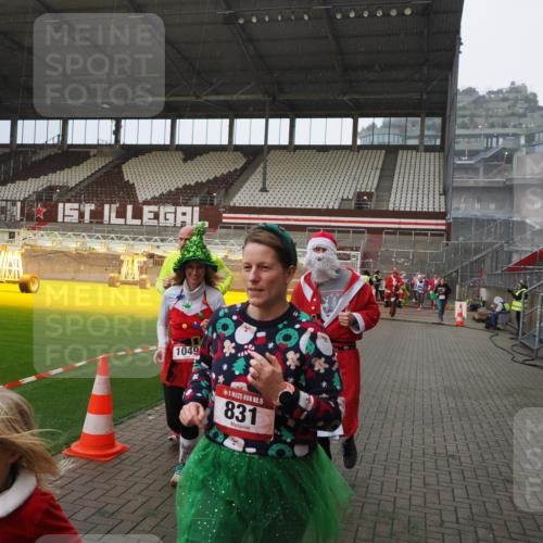 07.12.2025 - St. Pauli X-Mass-Run No. 15 Fabian Wolf http://msf.ph/oto/9407553 07.12.2025 11:05:40 Ziel 199, 831, 1046, 1049, 1196, 1311, 1840, 1841, 2006, 2254, 2884 meine-sportfotos.de