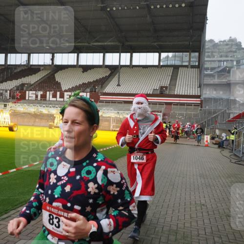 07.12.2025 - St. Pauli X-Mass-Run No. 15 Fabian Wolf http://msf.ph/oto/9407556 07.12.2025 11:05:41 Ziel 199, 831, 932, 1046, 1049, 1092, 1196, 1840, 1841, 2006, 2254, 2884 meine-sportfotos.de
