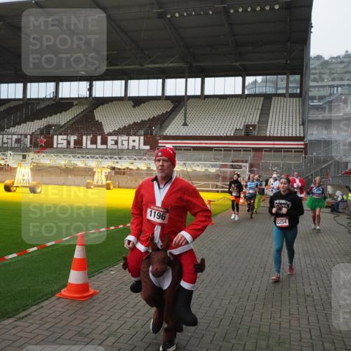 07.12.2025 - St. Pauli X-Mass-Run No. 15 Fabian Wolf http://msf.ph/oto/9407587 07.12.2025 11:05:47 Ziel 199, 831, 924, 925, 927, 929, 932, 973, 1046, 1049, 1092, 1196, 1208, 1428, 1432, 1840, 1841, 2006, 2254, 2884, 3272, 3278 meine-sportfotos.de