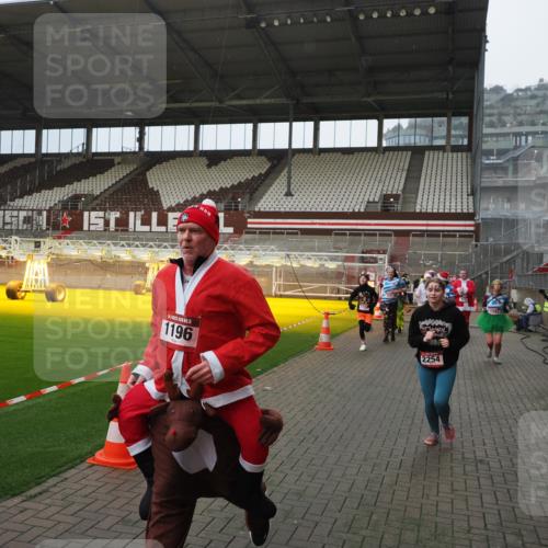 07.12.2025 - St. Pauli X-Mass-Run No. 15 Fabian Wolf http://msf.ph/oto/9407590 07.12.2025 11:05:47 Ziel 199, 831, 924, 925, 927, 929, 932, 973, 1046, 1049, 1092, 1196, 1208, 1428, 1432, 1840, 1841, 2006, 2254, 2884, 3272, 3278 meine-sportfotos.de