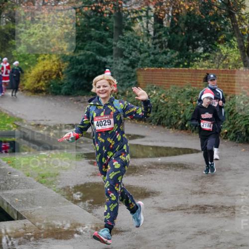 07.12.2025 - St. Pauli X-Mass-Run No. 15 Michael Burmester http://msf.ph/oto/9407620 07.12.2025 09:42:10 Laufen 5, 4029, 85, 2186 meine-sportfotos.de