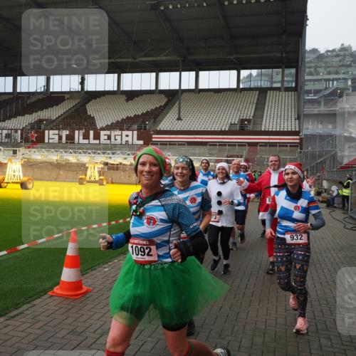 07.12.2025 - St. Pauli X-Mass-Run No. 15 Fabian Wolf http://msf.ph/oto/9407621 07.12.2025 11:05:52 Ziel 199, 298, 300, 659, 831, 924, 925, 927, 929, 932, 973, 1046, 1049, 1092, 1196, 1208, 1428, 1432, 1608, 2254, 2884, 3272, 3278 meine-sportfotos.de