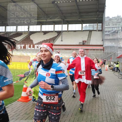 07.12.2025 - St. Pauli X-Mass-Run No. 15 Fabian Wolf http://msf.ph/oto/9407638 07.12.2025 11:05:53 Ziel 298, 300, 659, 831, 924, 925, 927, 929, 932, 973, 1092, 1196, 1208, 1428, 1432, 1608, 2254, 3272, 3278 meine-sportfotos.de
