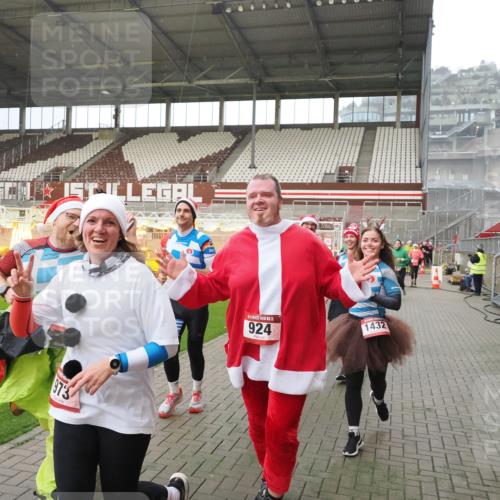 07.12.2025 - St. Pauli X-Mass-Run No. 15 Fabian Wolf http://msf.ph/oto/9407646 07.12.2025 11:05:53 Ziel 298, 300, 659, 831, 924, 925, 927, 929, 932, 973, 1092, 1196, 1208, 1428, 1432, 1608, 2254, 3272, 3278 meine-sportfotos.de