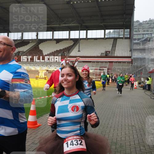 07.12.2025 - St. Pauli X-Mass-Run No. 15 Fabian Wolf http://msf.ph/oto/9407664 07.12.2025 11:05:54 Ziel 92, 298, 300, 659, 924, 925, 927, 929, 932, 973, 1025, 1092, 1196, 1208, 1428, 1432, 1608, 2254, 3272, 3278 meine-sportfotos.de