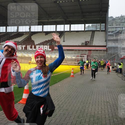 07.12.2025 - St. Pauli X-Mass-Run No. 15 Fabian Wolf http://msf.ph/oto/9407676 07.12.2025 11:05:55 Ziel 92, 298, 300, 659, 693, 924, 925, 927, 929, 932, 973, 1024, 1025, 1092, 1196, 1208, 1428, 1432, 1608, 1648, 2254, 3272, 3278 meine-sportfotos.de