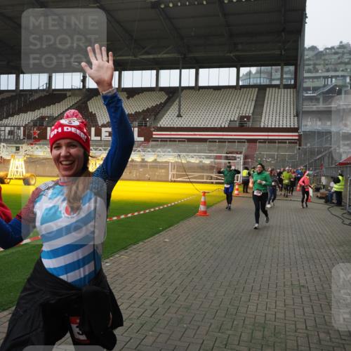 07.12.2025 - St. Pauli X-Mass-Run No. 15 Fabian Wolf http://msf.ph/oto/9407679 07.12.2025 11:05:55 Ziel 92, 298, 300, 659, 693, 924, 925, 927, 929, 932, 973, 1024, 1025, 1092, 1196, 1208, 1428, 1432, 1608, 1648, 2254, 3272, 3278 meine-sportfotos.de