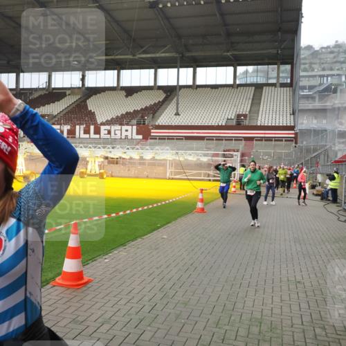 07.12.2025 - St. Pauli X-Mass-Run No. 15 Fabian Wolf http://msf.ph/oto/9407682 07.12.2025 11:05:56 Ziel 92, 298, 300, 659, 693, 924, 925, 927, 929, 932, 973, 1024, 1025, 1092, 1196, 1208, 1428, 1432, 1608, 1648, 2254, 3272, 3278 meine-sportfotos.de