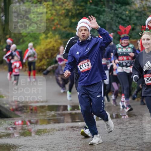 07.12.2025 - St. Pauli X-Mass-Run No. 15 Michael Burmester http://msf.ph/oto/9407795 07.12.2025 11:25:20 Laufen 5, 2114, 15, 2047 meine-sportfotos.de