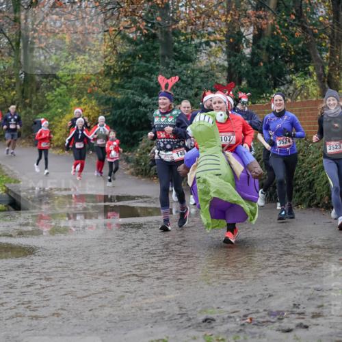 07.12.2025 - St. Pauli X-Mass-Run No. 15 Michael Burmester http://msf.ph/oto/9407822 07.12.2025 11:25:22 Laufen 146, 107, 3524, 3523 meine-sportfotos.de