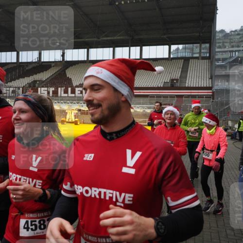 07.12.2025 - St. Pauli X-Mass-Run No. 15 Fabian Wolf http://msf.ph/oto/9407837 07.12.2025 11:06:10 Ziel 92, 204, 298, 300, 402, 403, 414, 556, 659, 693, 854, 858, 878, 920, 944, 1024, 1025, 1223, 1229, 1287, 1429, 1430, 1648, 2243, 2245, 4579, 4581, 4583, 4585, 4587 meine-sportfotos.de