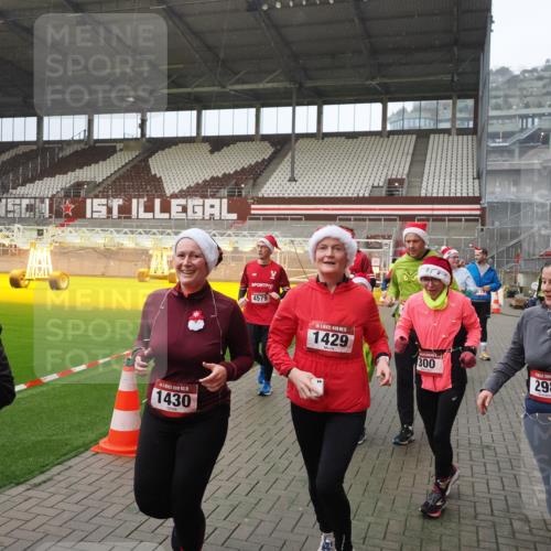 07.12.2025 - St. Pauli X-Mass-Run No. 15 Fabian Wolf http://msf.ph/oto/9407844 07.12.2025 11:06:10 Ziel 92, 204, 298, 300, 402, 403, 414, 556, 659, 693, 854, 858, 878, 920, 944, 1024, 1025, 1223, 1229, 1287, 1429, 1430, 1648, 2243, 2245, 4579, 4581, 4583, 4585, 4587 meine-sportfotos.de