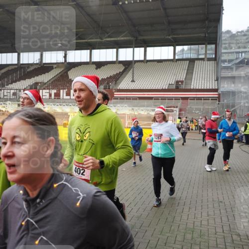 07.12.2025 - St. Pauli X-Mass-Run No. 15 Fabian Wolf http://msf.ph/oto/9407868 07.12.2025 11:06:12 Ziel 92, 204, 402, 403, 414, 556, 693, 854, 858, 878, 920, 944, 1024, 1025, 1223, 1229, 1287, 1403, 1429, 1430, 1648, 2243, 2245, 4579, 4581, 4583, 4585, 4587 meine-sportfotos.de